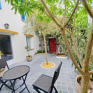  Hébergement de vacances Aux Vieilles Murailles • Charmante Maison & Cour France
