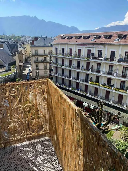 Studio Refait A Neuf En Hypercentre Avec Balcon Aix-les-Bains Appartement