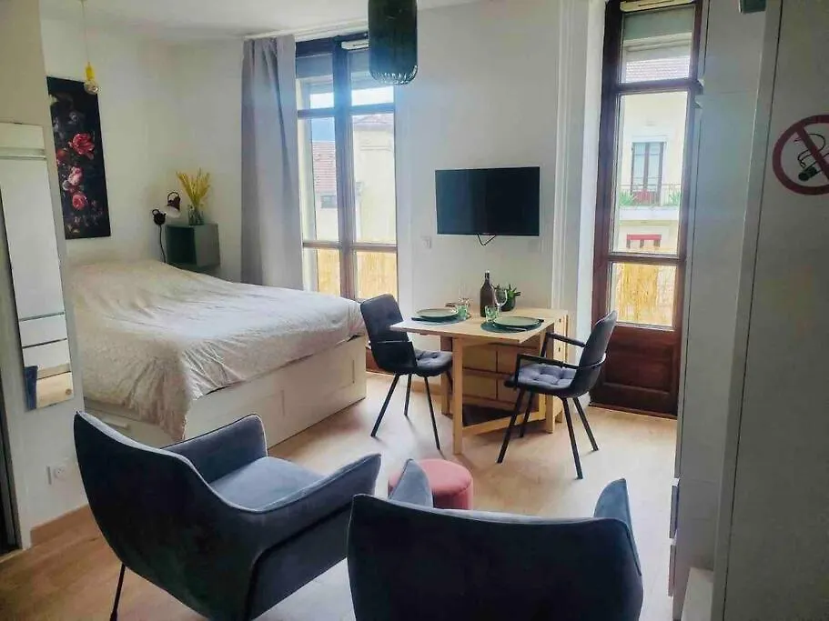 Studio Refait A Neuf En Hypercentre Avec Balcon Aix-les-Bains France