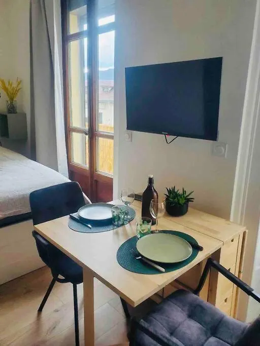 Studio Refait A Neuf En Hypercentre Avec Balcon Aix-les-Bains