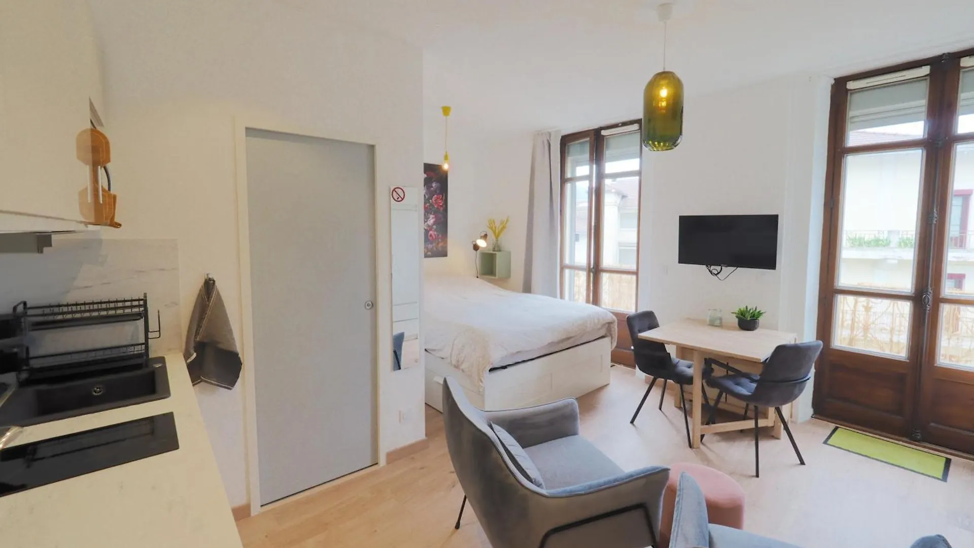 Appartement Studio Refait A Neuf En Hypercentre Avec Balcon Aix-les-Bains