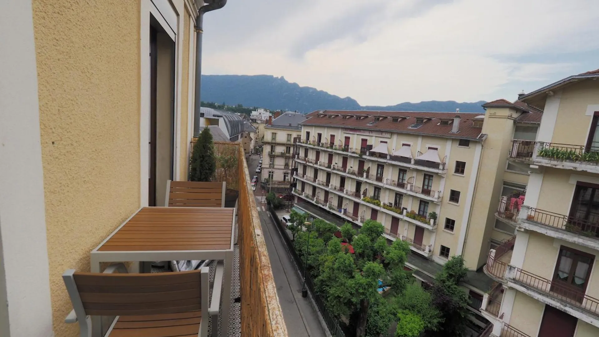 Studio Refait A Neuf En Hypercentre Avec Balcon Aix-les-Bains